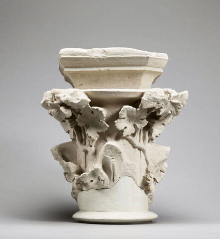 Chapiteau décoré de feuilles de vigne vierge, image 2/12