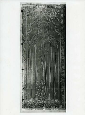 Dalle funéraire gravée d'Agnès de Dompierre, dame d'Aubiné (+1313), image 3/3