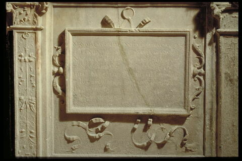 Niche et inscription 2 (à gauche), image 2/2