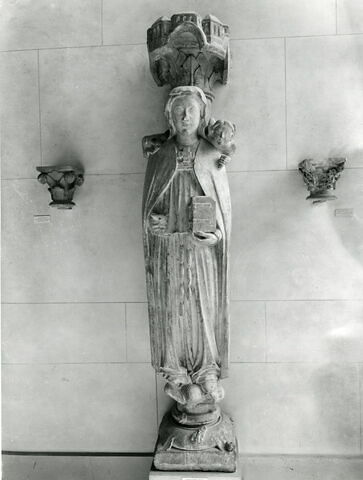 Sainte Geneviève debout sur un dragon accompagnée d'un ange tenant un cierge et d'un diable tenant un soufflet, image 5/6