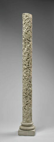 Colonne décorée de feuillage, de rinceaux habités et de galons perlés, image 17/23
