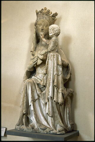 La Vierge assise tenant l'Enfant debout sur son genou, image 7/15