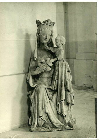 La Vierge assise tenant l'Enfant debout sur son genou, image 13/15