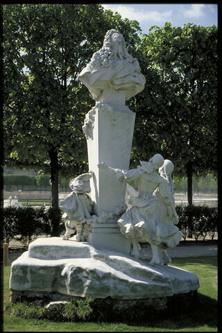 Monument au conteur Perrault, image 18/19