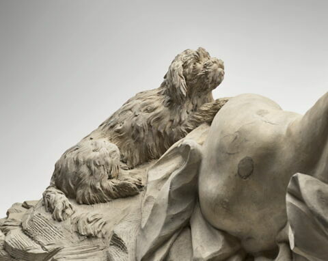 Jeune femme à demi couchée accompagnée d'un chien et de deux colombes, image 3/8