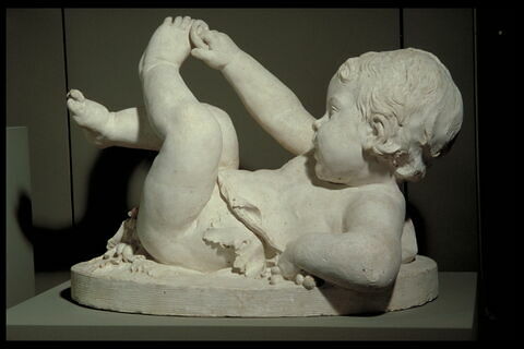 Enfant jouant avec son pied (portrait présumé du fils de l'architecte Antoine-Joseph de Bourge), image 1/2