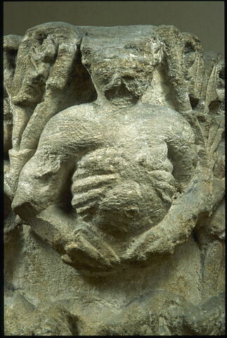 Chapiteau décoré de figures en buste et de palmettes, image 4/4