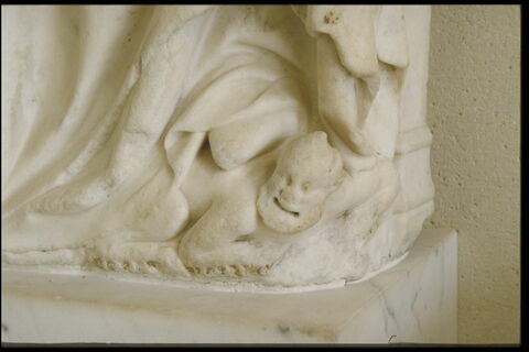 La Vierge assise portant l'Enfant et foulant aux pieds le démon sous la figure d'un faune, image 3/3