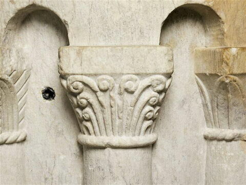 Vasque de fontaine à décor d'architecture, image 7/31