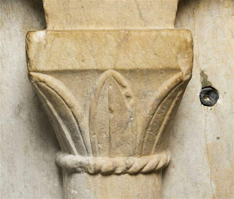 Vasque de fontaine à décor d'architecture, image 8/31