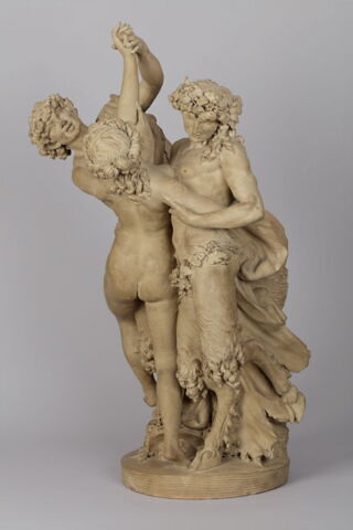 Deux Satyres dansant avec une Bacchante, image 4/5