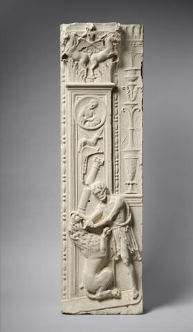 Fragment de chambranle