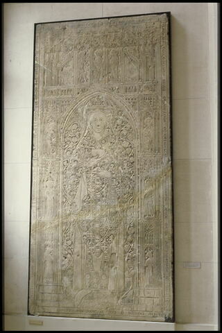 Dalle funéraire gravée de Jean Casse, chanoine et chancelier de la cathédrale de Noyon (+1350)