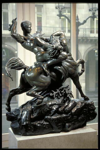 Thésée combattant le centaure Biénor, image 11/12