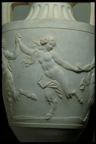 Vase à décor d'une ronde de satyres et de satyresses, image 2/2