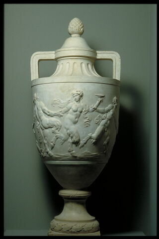 Vase à décor d'une ronde de Satyres et de Satyresses avec les accessoires du thiase bachique