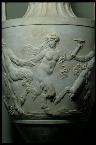 Vase à décor d'une ronde de Satyres et de Satyresses avec les accessoires du thiase bachique, image 2/2