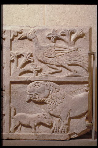 Devant d'autel (antependium) orné de représentations végétales et animales symboliques, image 2/4