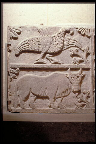 Devant d'autel (antependium) orné de représentations végétales et animales symboliques, image 4/4