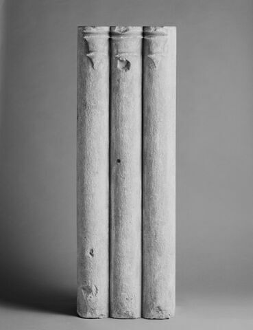 Faisceau de six colonnettes avec un décor de pendentifs