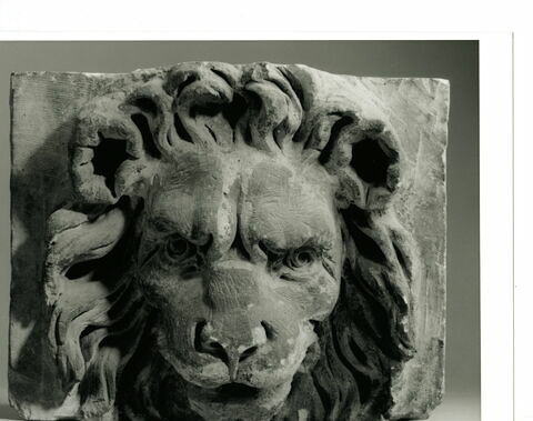 Mascaron orné d'une tête de lion