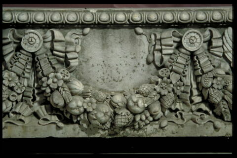 Bandeau orné de guirlandes d'aigles de fruits et de caducées, image 3/4