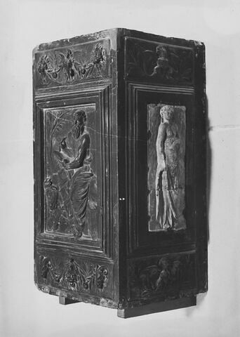 Éléments du monument funéraire d'Emeric Schillinck, chantre de Saint-Lambert de Liège de 1550 à sa mort en 1565