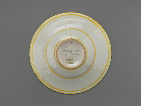 Plat rond : Jonas et la baleine, image 2/4
