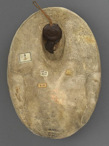 Plaque ovale : buste de femme dans un médaillon, image 2/3
