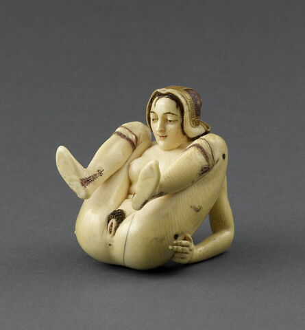 Dé à jouer obscène dans sa boîte : femme nue accroupie, image 12/15