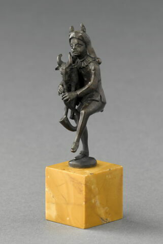 Statuette : Fou dansant et jouant d'une cabrette en forme de chevrette, image 5/6