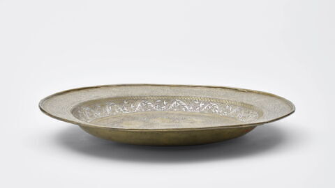 Plat en cuivre doré incrusté d'argent, image 2/7