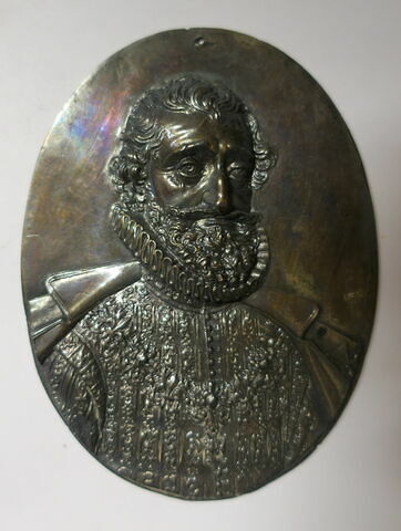 Médaillon ovale : Henri IV, décoré de l'ordre du Saint-Esprit, image 1/3