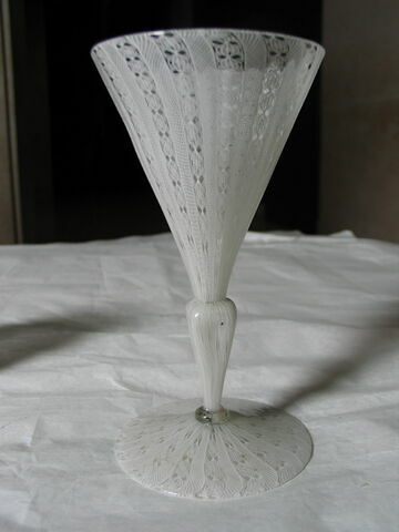 Verre à jambe, image 2/5