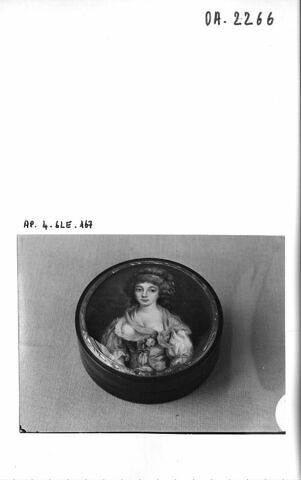 Bonbonnière ronde avec portrait féminin, image 2/2