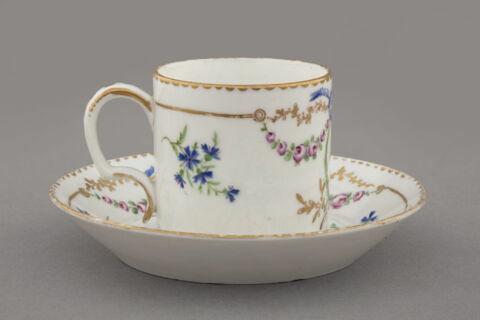 Tasse litron et soucoupe, d'une paire (TH 1417), image 5/12