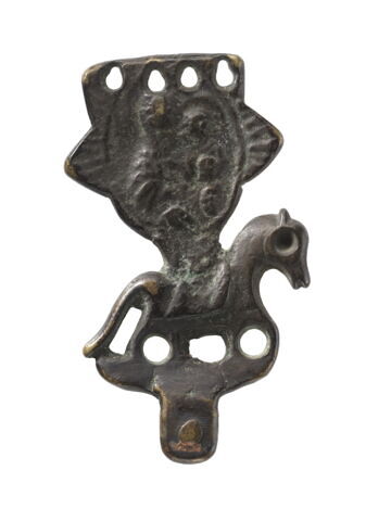 Pièce de harnachement (?) : petit cavalier surmonté d'une Vierge à l'Enfant, image 2/4