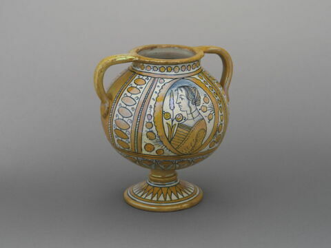 Vase ballon sur pied, à deux anses : profils féminins, image 4/4