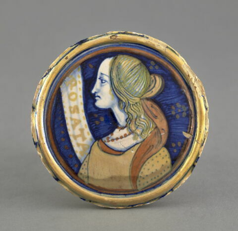 Fond de plat (coupe ?) rond à bord rogné: profil gauche de femme en buste, image 1/5