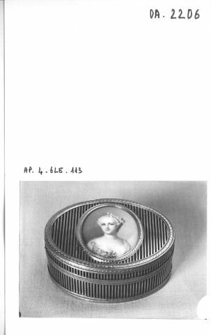 Tabatière ovale, image 2/3