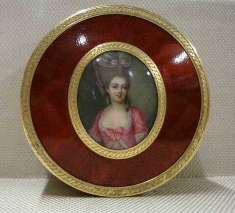 Bonbonnière : couvercle avec miniature à portrait de dame