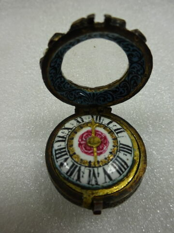 Boîte simulant une montre, image 1/6