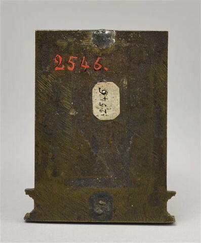 Plaquette : la Vierge assise sur un banc et tenant l'Enfant Jésus debout sur ses genoux, image 2/2