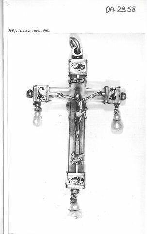 Croix pourvue d'un Christ et d'une Vierge, image 4/5