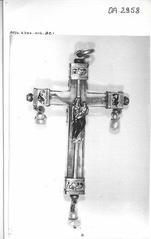 Croix pourvue d'un Christ et d'une Vierge, image 5/5
