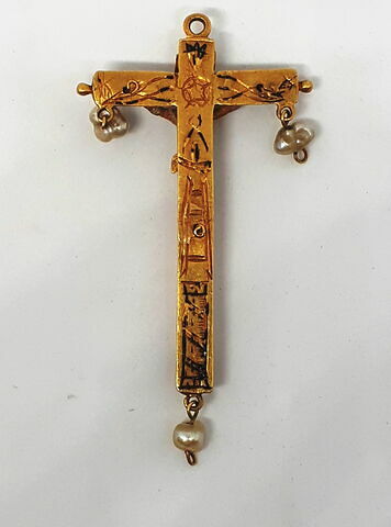 Croix pendentif pourvue d'un Christ et des instruments de la Passion, image 4/4