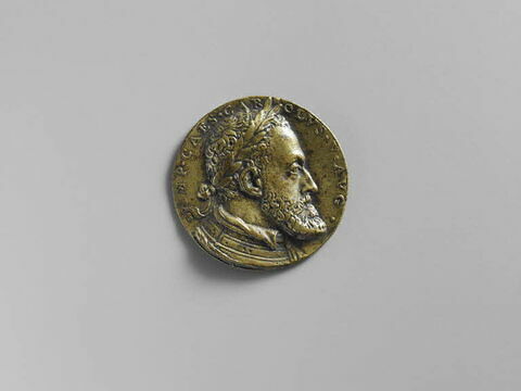 Médaille : Charles Quint, en buste barbu, lauré et cuirassé, image 1/2