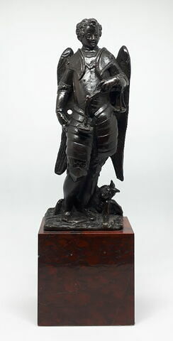 Statuette : saint Michel, image 1/5