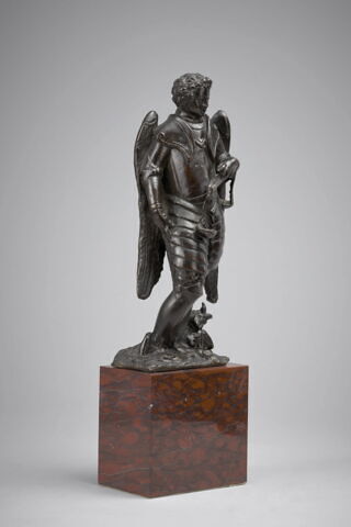 Statuette : saint Michel, image 2/3