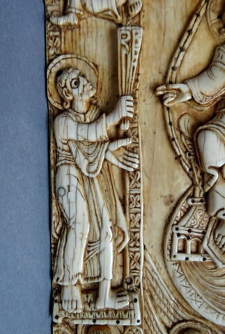 Plaque de reliure : le Christ dans le tétramorphe, entre les saints Pierre et Paul (Traditio Legis)., image 2/10